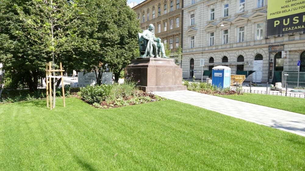 Vianova Liszt Ferenc tér út és járda építés