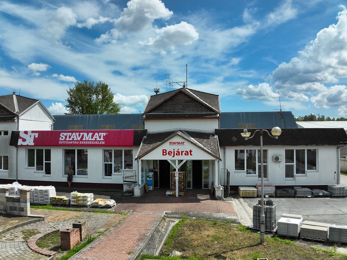 Stavmat Dombóvár üzlet bejárat
